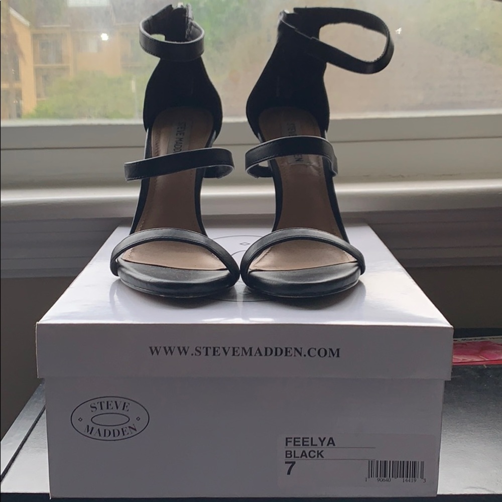 ⚡️ Steve Madden Feelya Strappy Sandals